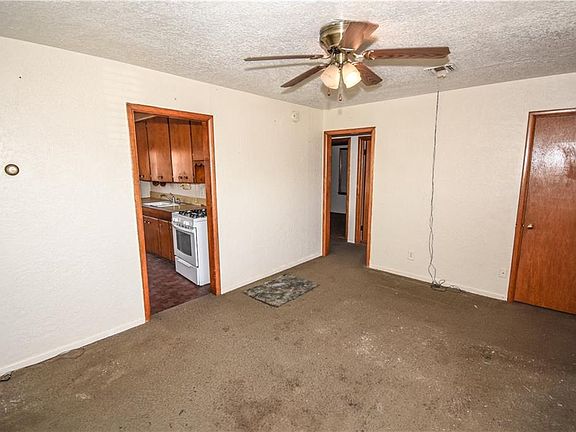 2nd image of 515 W 7th St