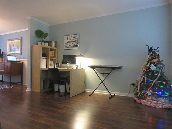 5th image of 893 Burkewood Dr