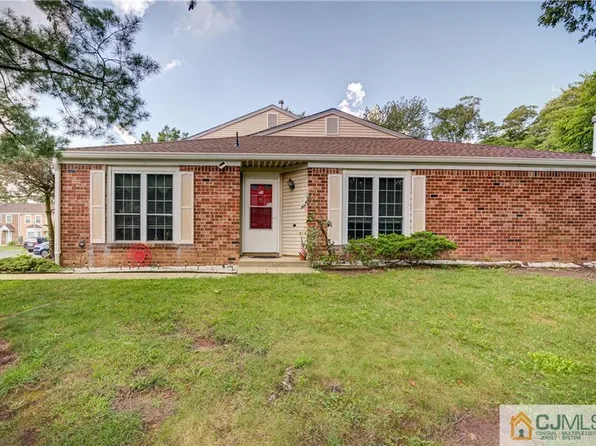 258 Garth Ct, Old Bridge, NJ 08857