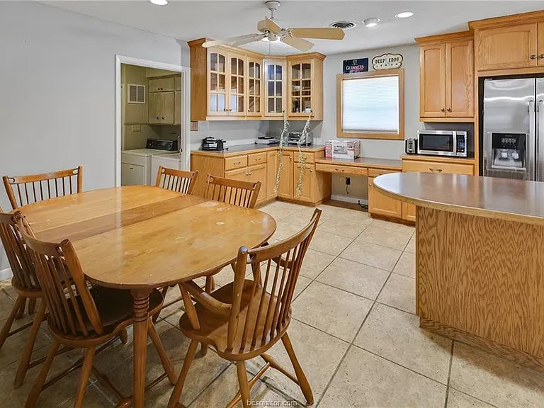 305 Brookside Dr W — Photo 17