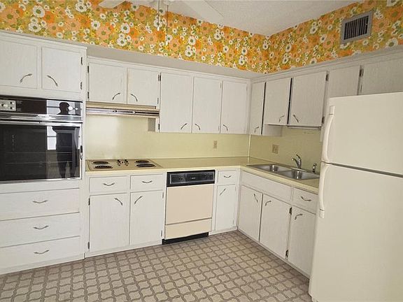 2nd image of 2402 ECUADORIAN WAY #48