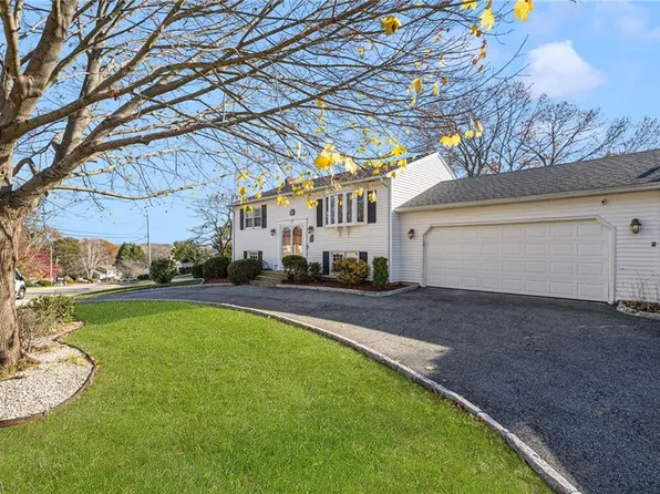34 Silverwood Ln, West Warwick, RI 02893