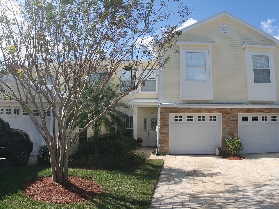 1st image of 921 Woodbridge Ct
