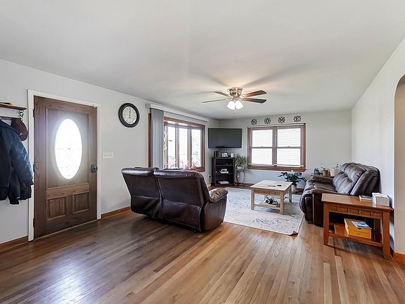 4th image of 627 Washington Ave