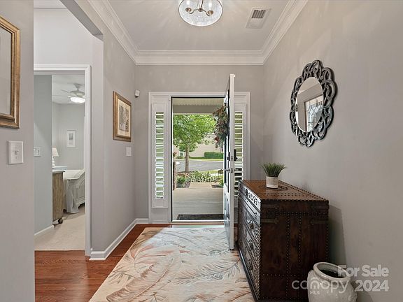 4th image of 406 Brier Knob Dr