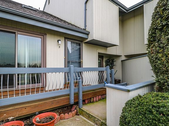 3rd image of 5 Woodhill St #156