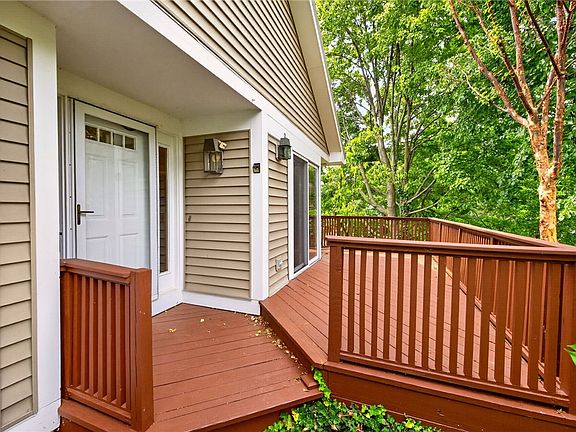 5th image of 15 Foxborough Ln
