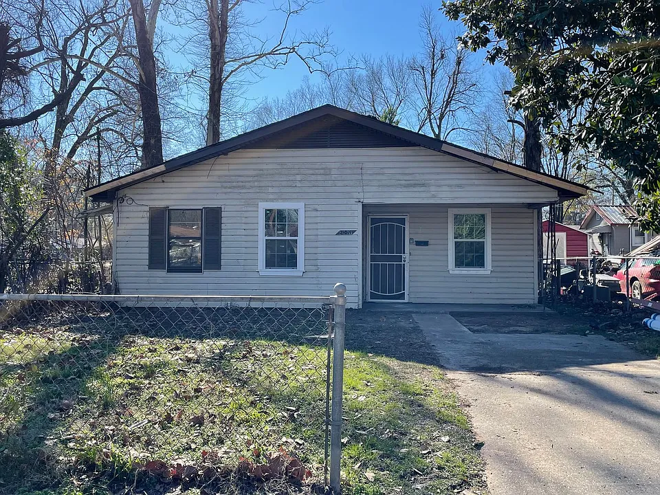 209 E Dudley Dr