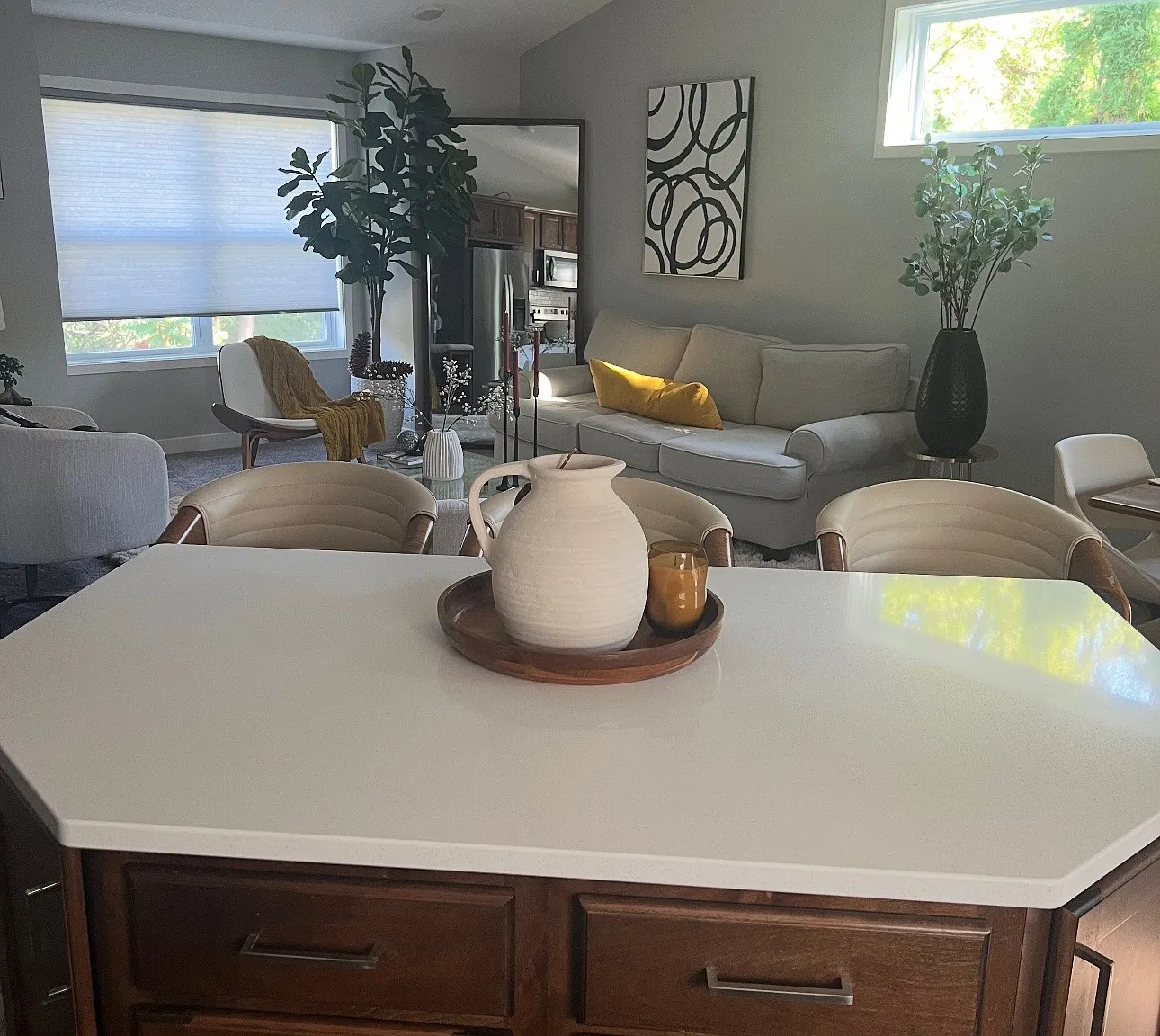 5 bed, 3000 sqft, $3,500 — Photo 2