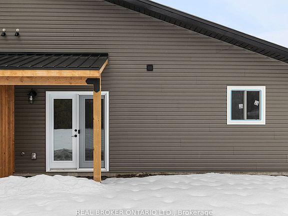3rd image of 47 Creighton St S #1
