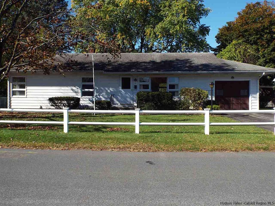 1st image of 7 Simmons Dr