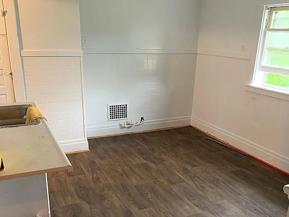 2nd image of 191 Ericson Ave Unit 1
