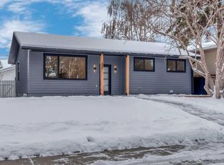 32 N Allandale Close SE, Calgary, AB T2H1V9