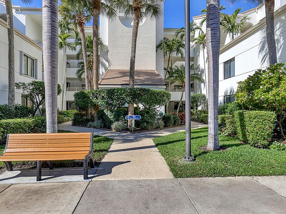 2nd image of 945 Oak Harbour Drive #945