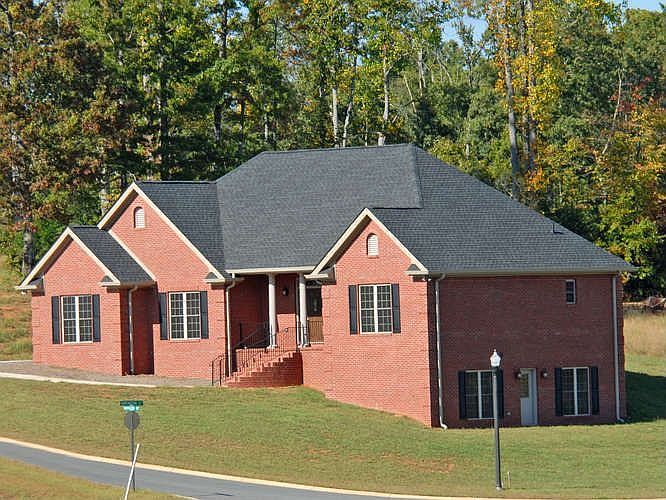 2nd image of 1220 Huntington Way