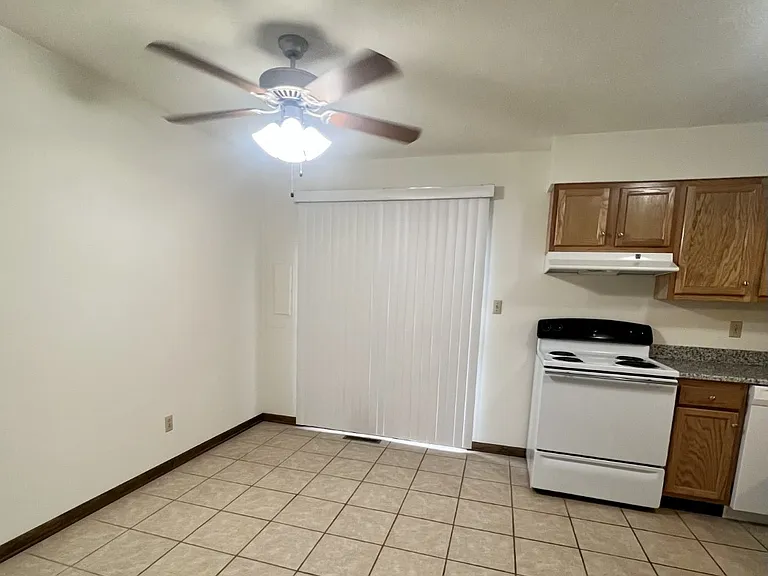 418 Washington St #1 — Photo 4