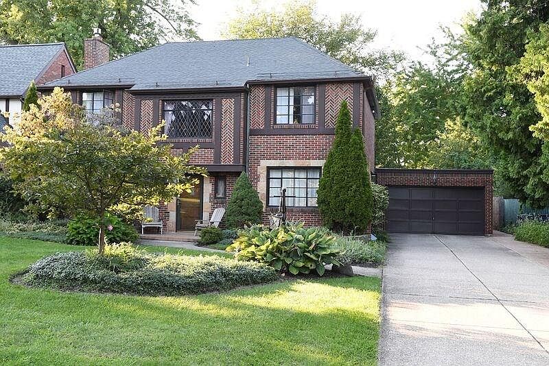1st image of 40 Bradenham Pl