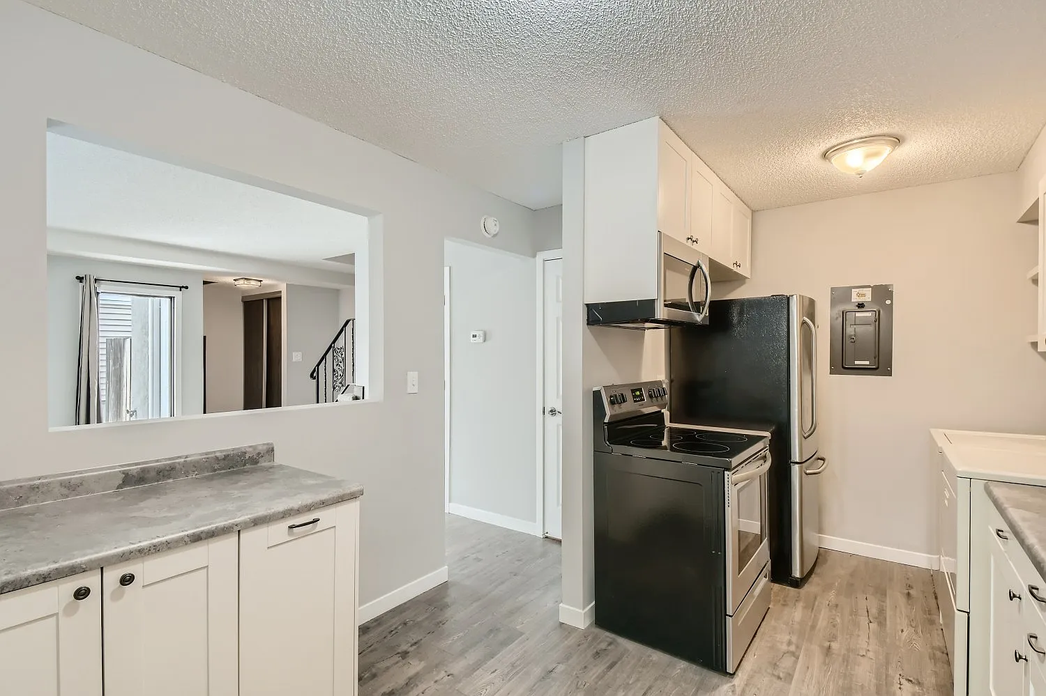 2 bed, 1.5 bath, 1164 sqft, $1,900 — Photo 2