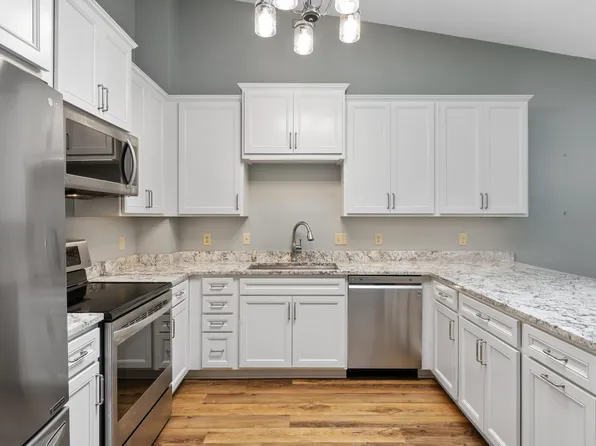15195 Patricia Ct, Eden Prairie, MN 55346