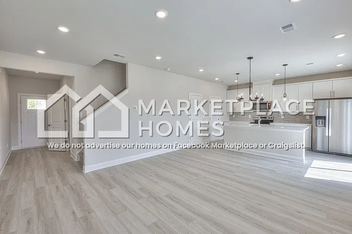 3 bed, 2.5 bath, 1528 sqft, $2,595 — Photo 2
