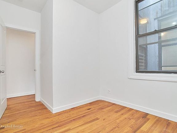 3rd image of 1070 Morris Ave APT 3