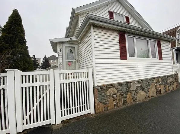 1179 Cove Rd, New Bedford, MA 02744