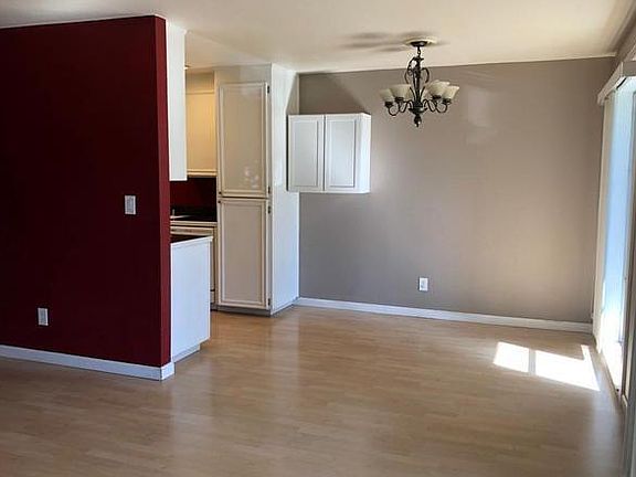 3rd image of 307 Tradewinds Dr APT 1
