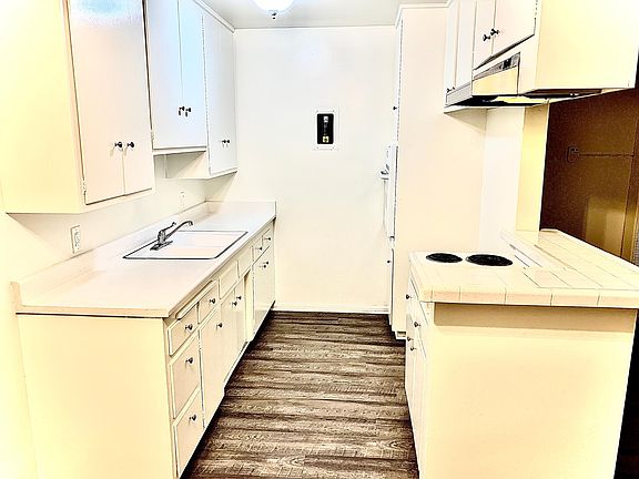 5th image of 11159 Morrison St #2
