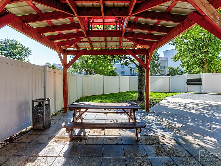 619 N Shore Dr #1 — Photo 22