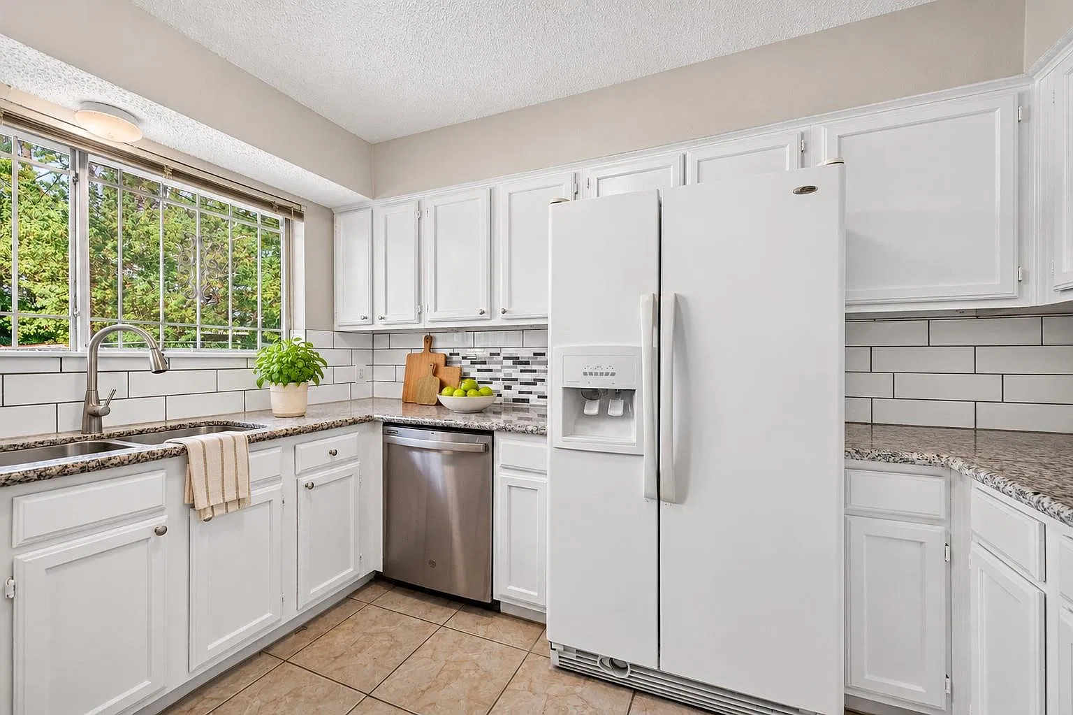 3 bed, 2.0 bath, 1276 sqft, $1,750 — Photo 4