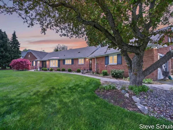 3109 S Bluff Ct, Hudsonville, MI 49426