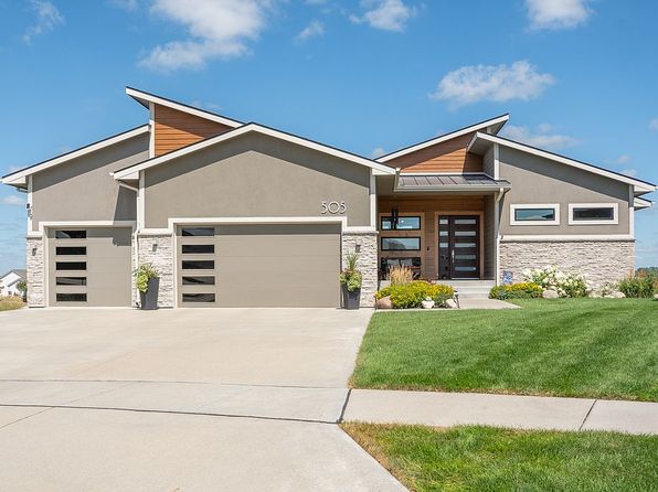 505 NE Dellwood Ct