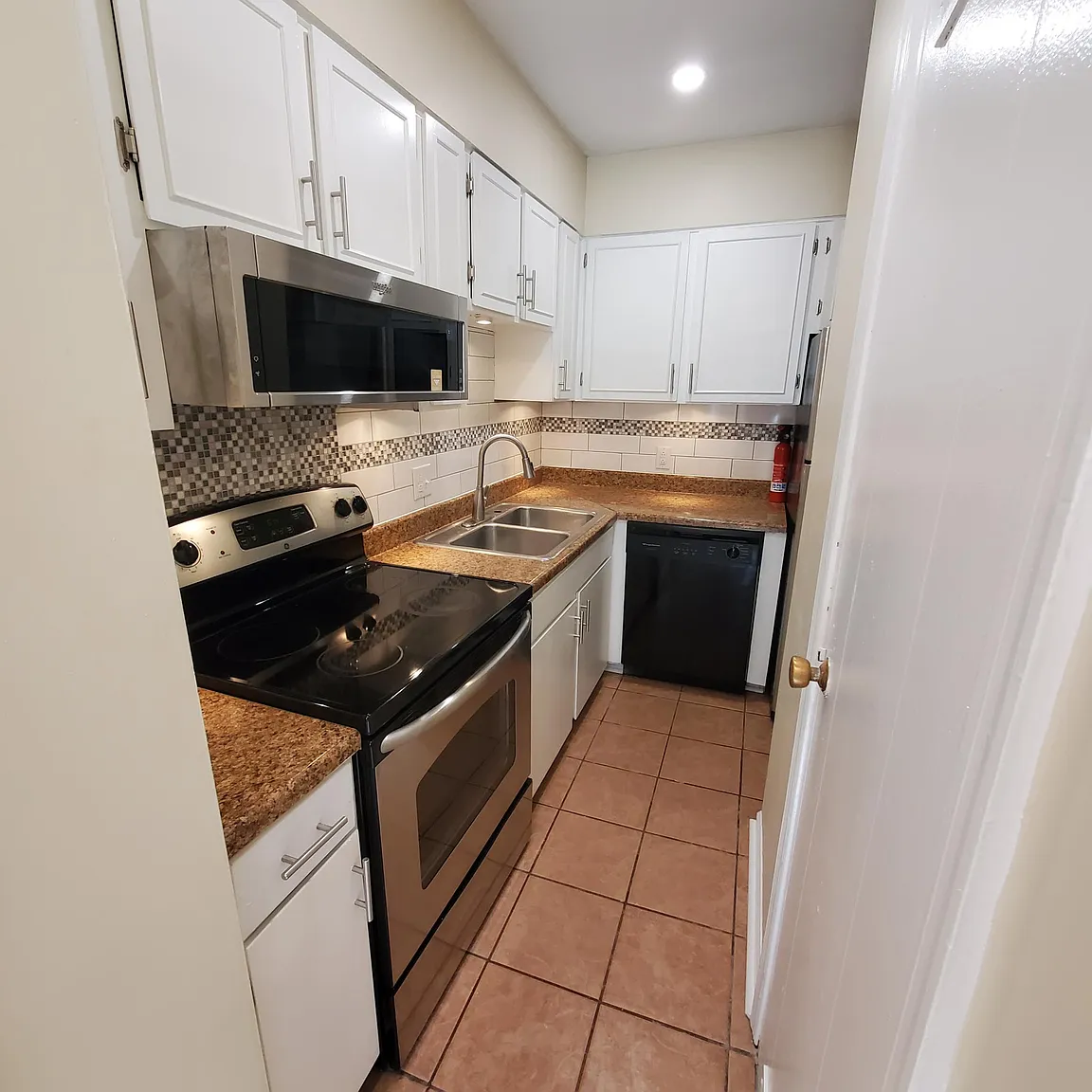 103 Jamestown Dr photo 1