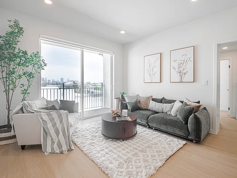 856 Gramercy Drive — Photo 79
