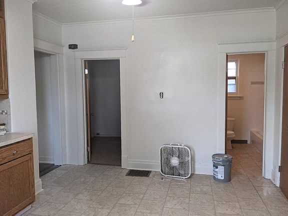 4th image of 91 Laverack Ave APT 2