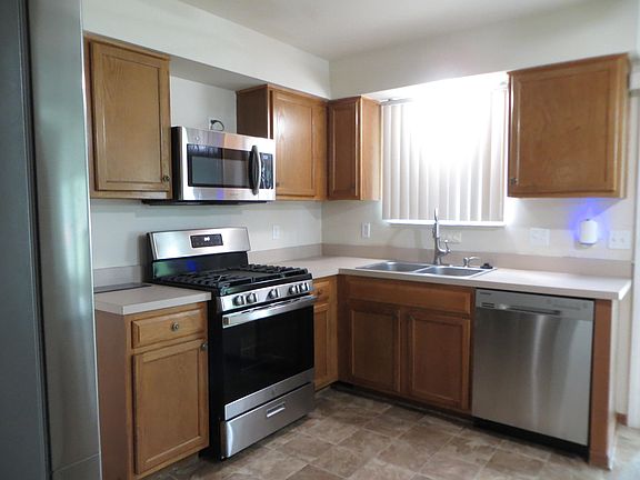 4th image of 39215 Randolph Ct
