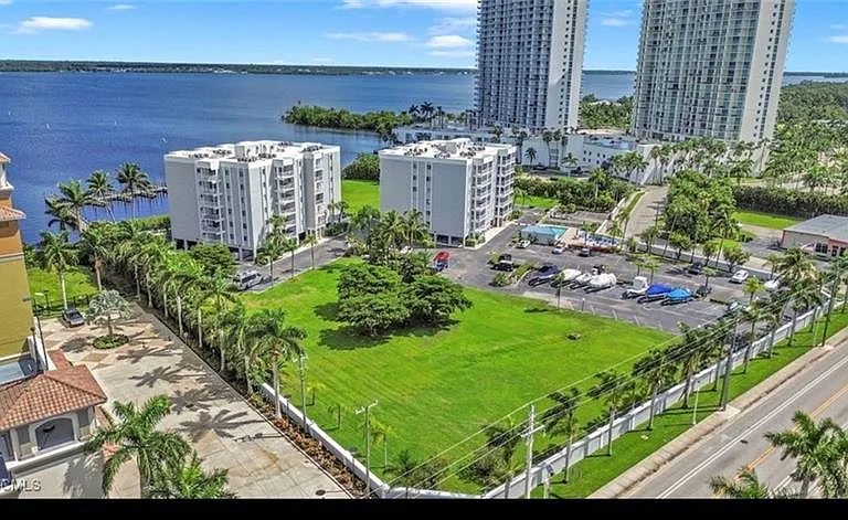 2875 Palm Beach Blvd #206 — Photo 20