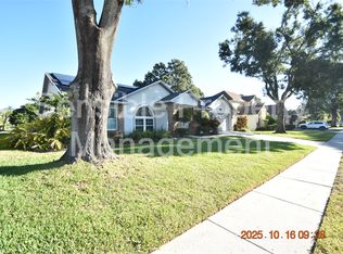 2712 Falling Leaves Dr, Valrico, FL 33596