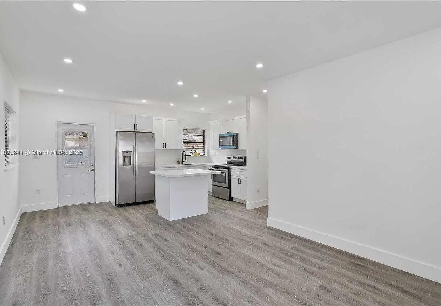 3 bed, $3,850 — Photo 4