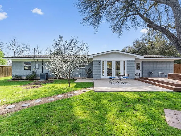 808 Salem Ln — Photo 5