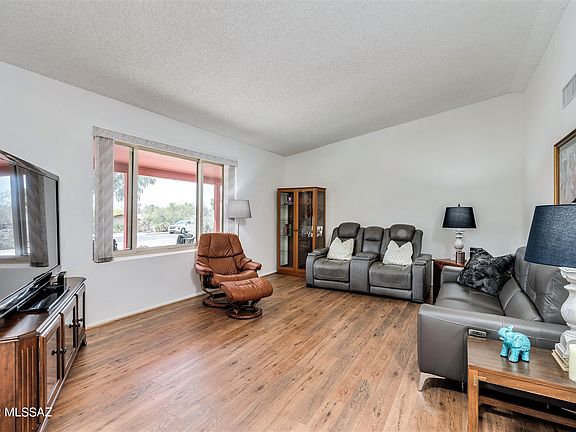5th image of 9947 N Calle Solano