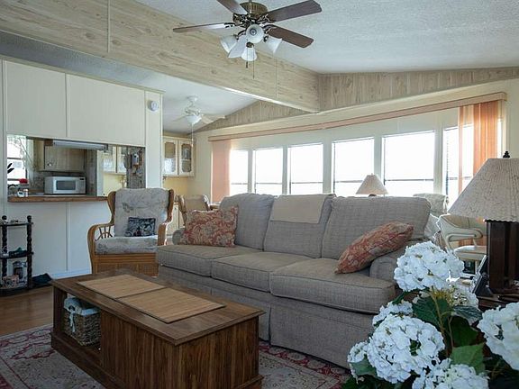 3rd image of 609 Marlin Cir