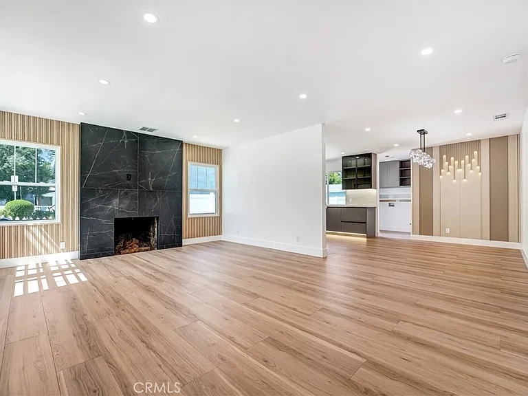 6722 Katherine Ave — Photo 3