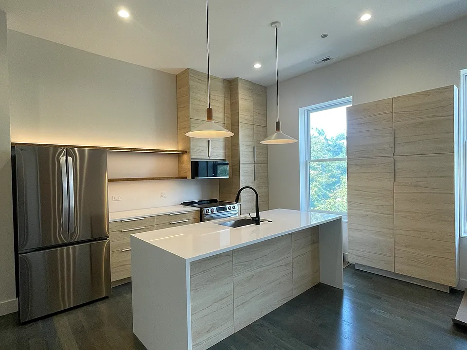1057 N Wolcott Ave #2E