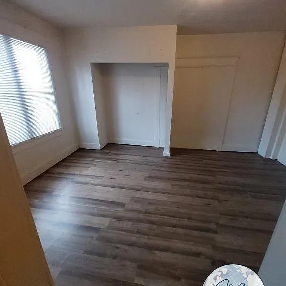 329 5th Ave N #5 — Photo 2