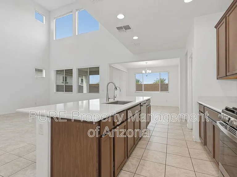 5177 N 87th Dr — Photo 8