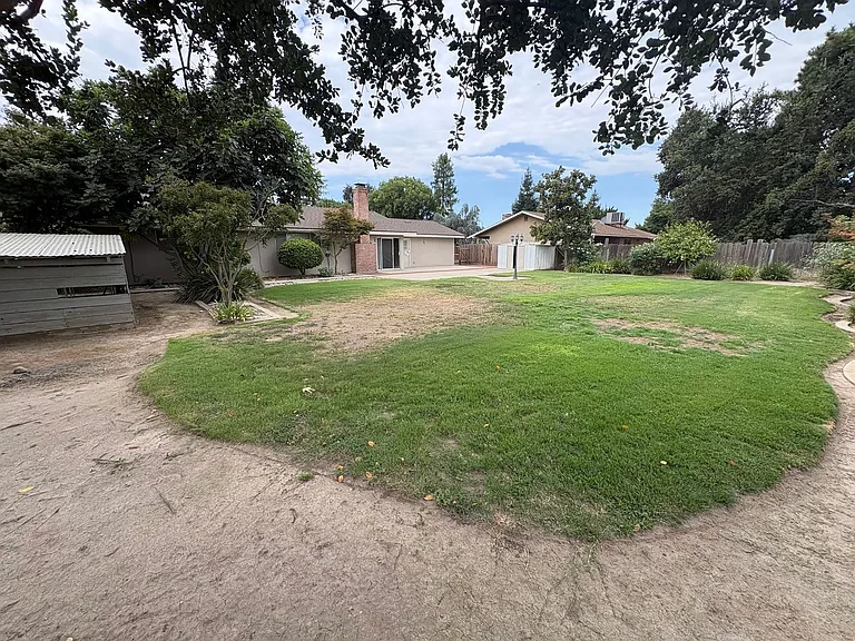 2232 E Paradise Ave — Photo 33