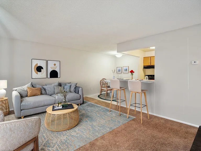 One Bedroom Large - 1 Bed / 1 Bath - 715 Sq.Ft.