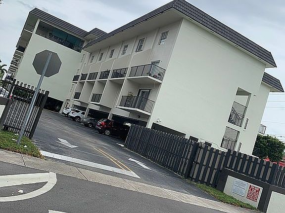 3rd image of 5731 NW 37th St APT 403