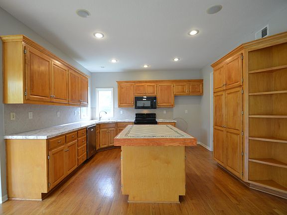 2nd image of 15913 Birch St